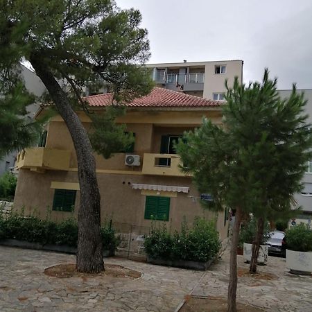 Omis Apartment On The Beach Exteriör bild