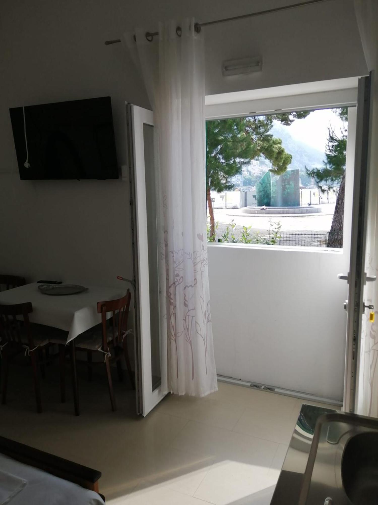 Omis Apartment On The Beach Exteriör bild