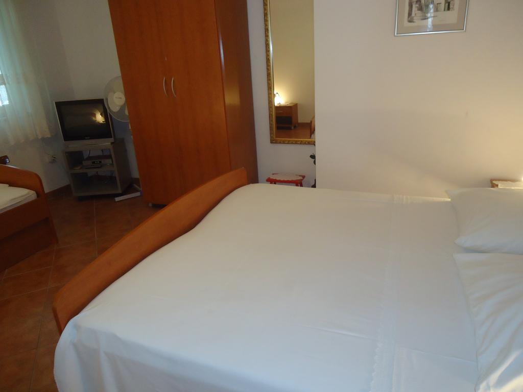 Omis Apartment On The Beach Exteriör bild
