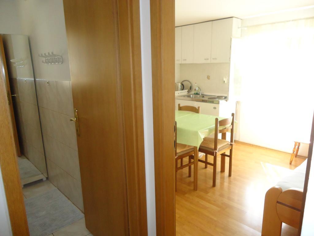 Omis Apartment On The Beach Exteriör bild