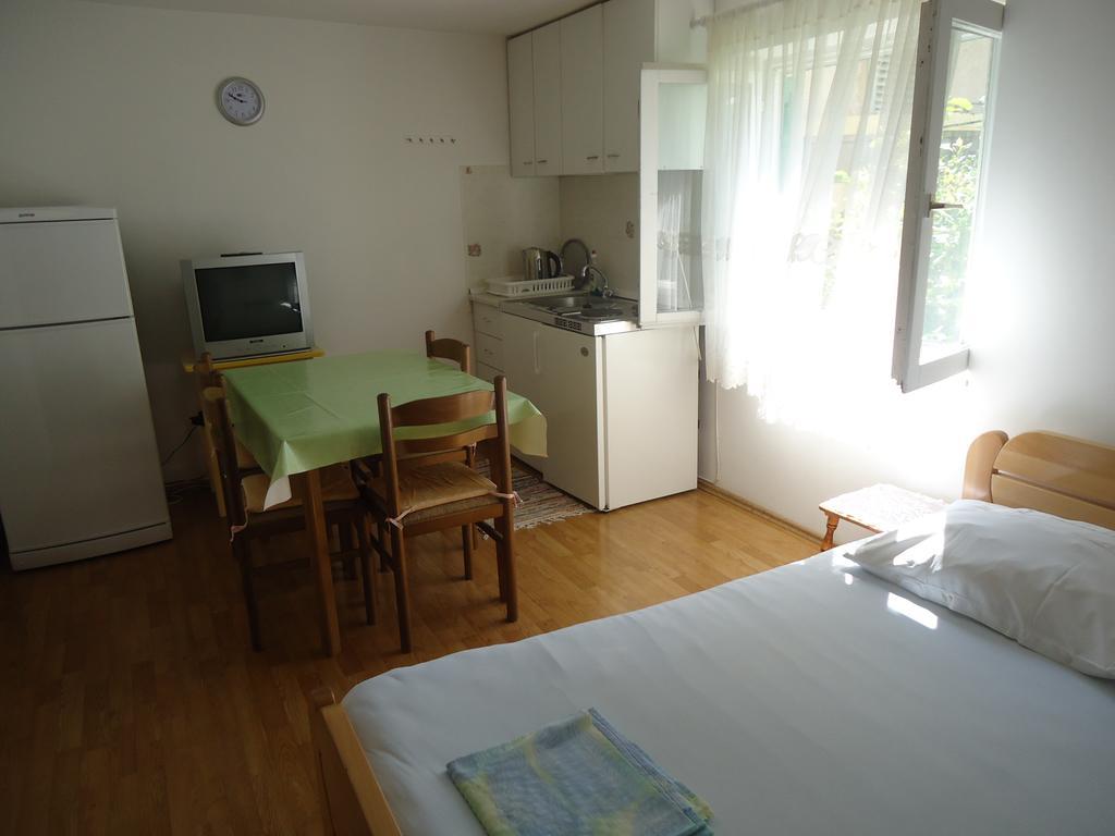 Omis Apartment On The Beach Exteriör bild