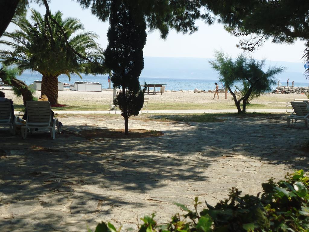Omis Apartment On The Beach Exteriör bild
